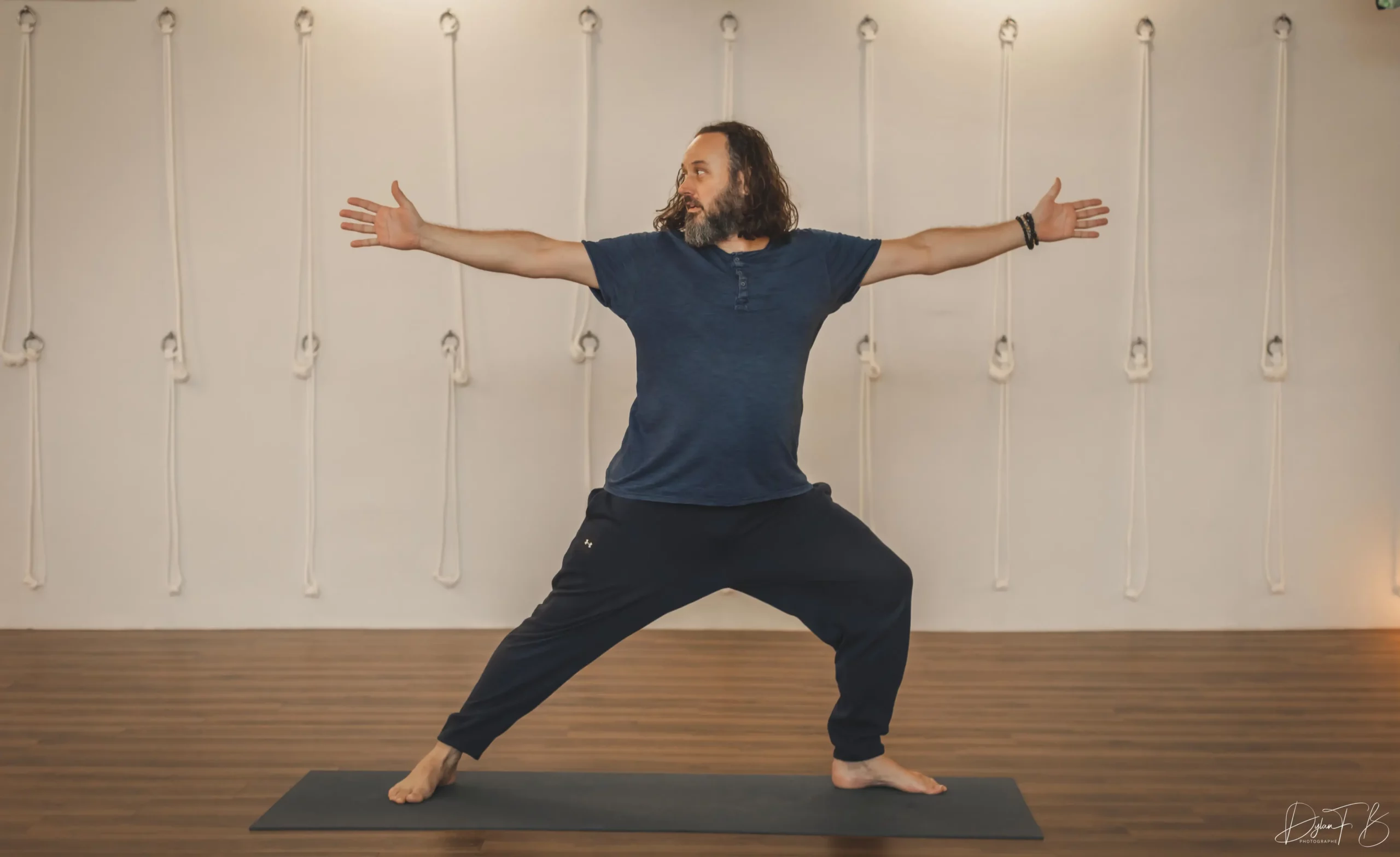 Kirti en cours de Yoga thérapeutique à Avignon (Studio du Nid)